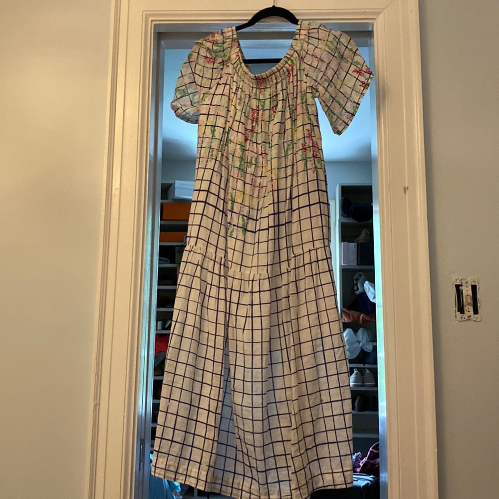 Mii dress. Rarely worn in great shape. Has pockets and optional belt!